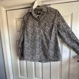JCrew black and white floral button down women’s shirt. Size Medium